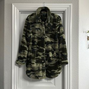 PJ SALVAGE | camouflage sherpa jacket, size L